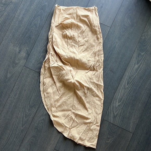 H&M Like New High Waisted Draped Skirt with Slit tan dark cream color size 0 - Picture 4 of 6